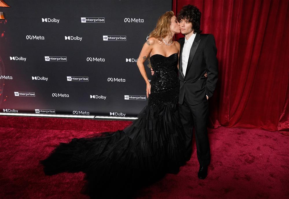 μαιλι σαιρους