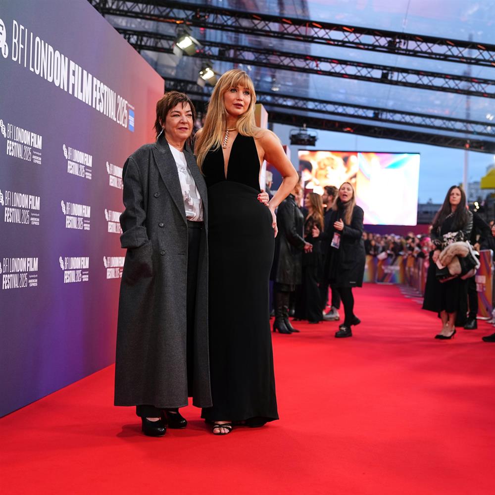 Τζένιφερ Λόρενς Τζένιφερ Λόρενς