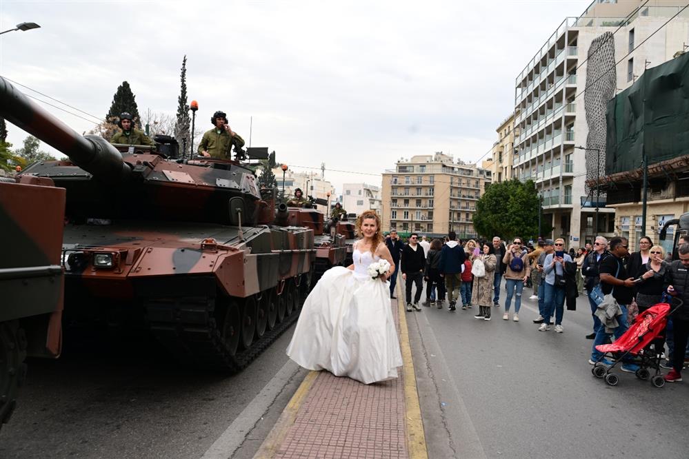 στρατιωτικη παρελαση - 25η Μαρτιου - νυφη