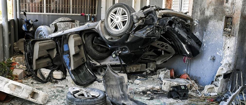 Τραγωδία στην Κόρινθο: Αμάξι καρφώθηκε σε σπίτι, δύο νεκροί (βίντεο)