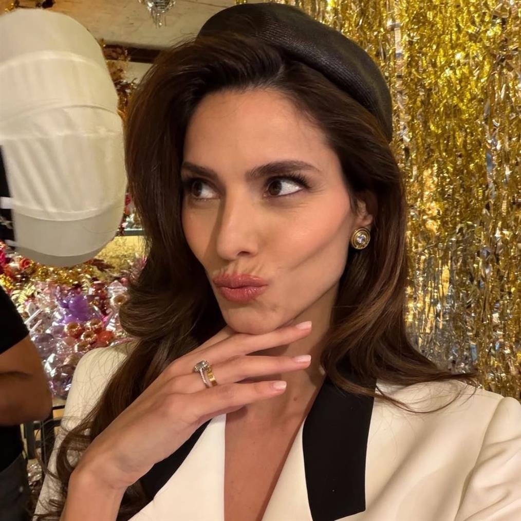 Ηλιάνα Παπαγεωργίου: Στόλισε χριστουγεννιάτικο δέντρο μαζί με τον αρραβωνιαστικό της, Γιάννη Καραβασάνη (Φωτογραφίες)