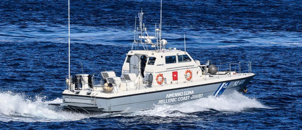Σητεία: Ημιβύθιση φορτηγού πλοίου που είχε πέσει σε ύφαλο