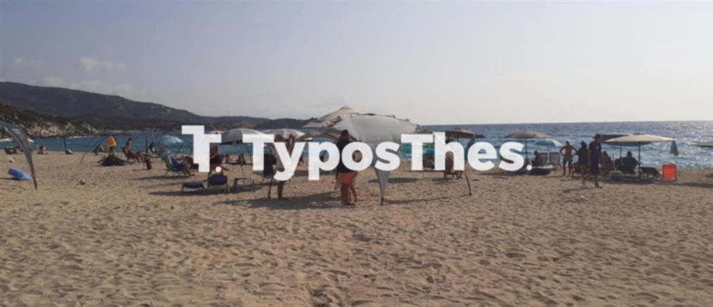 Χαλκιδική: Ξηλώνονται ομπρέλες και κατασκευές από γνωστό κάμπινγκ (εικόνες)