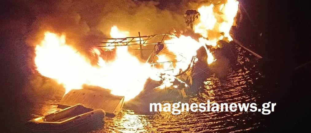 Ιστιοπλοϊκό έγινε στάχτη μέσα σε λίγα λεπτά στην Αλόννησο