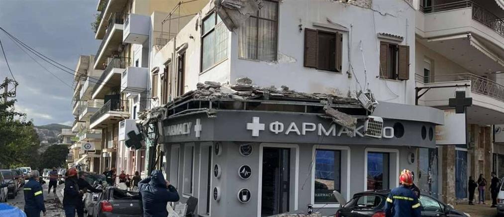 Λαύριο: Καταστροφές σε οχήματα προκάλεσε πτώση μπαλκονιού - Στο τσακ γλίτωσαν πεζοί (εικόνες)
