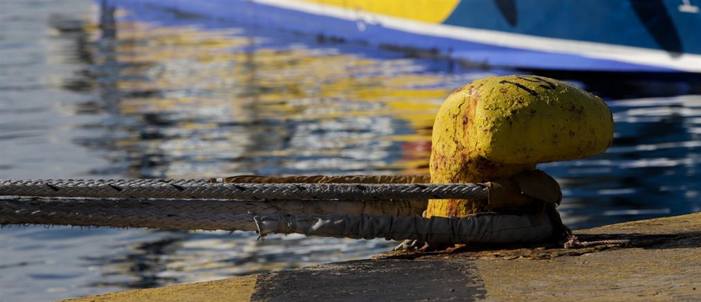 Ισχυροί άνεμοι κρατούν δεμένα τα πλοία στα περισσότερα λιμάνια