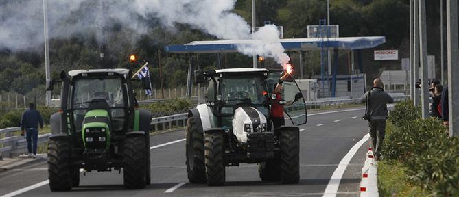 Αγρότες: Ολικός αποκλεισμός του κόμβου του Μπράλου – Έκλεισαν και τους παράδρομους