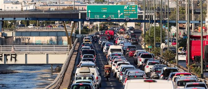 Κίνηση στους δρόμους: Καραμπόλα 4 αυτοκινήτων στην Αττική Οδό