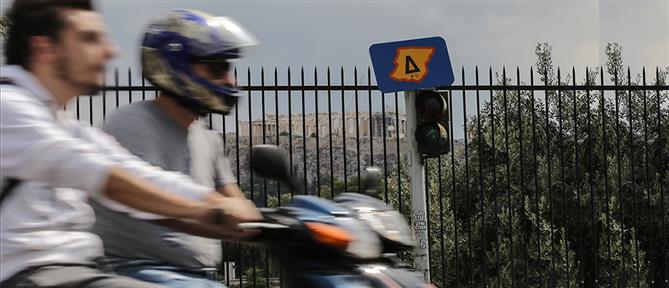 Νέος ΚΟΚ: Βαριές “Καμπάνες” για οδήγηση χωρίς κράνος