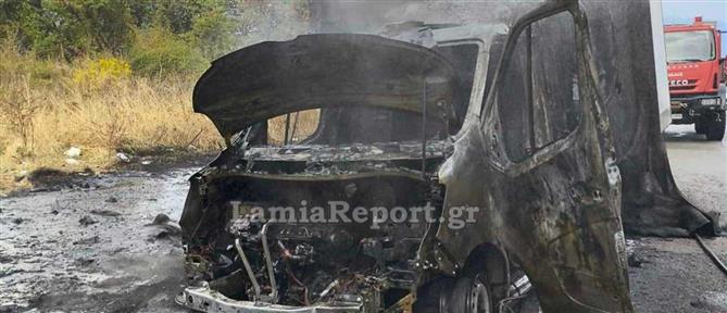 Λαμία: Φορτηγό παραδόθηκε στις φλόγες