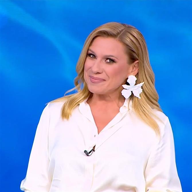 Κατερίνα Καραβάτου: Οι on air ευχές στον Κρατερό Κατσούλη για τα γενέθλιά του & η συγκίνησή της