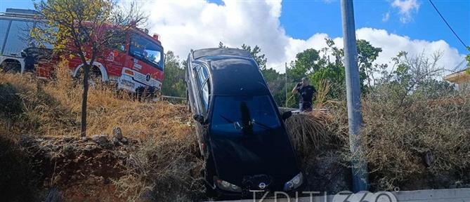 Τροχαίο στα Χανιά: Αμάξι που οδηγούσε ηλικιωμένη έπεσε από ύψωμα