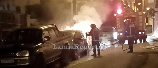 Θήβα: Αυτοκίνητο τυλίχθηκε στις φλόγες