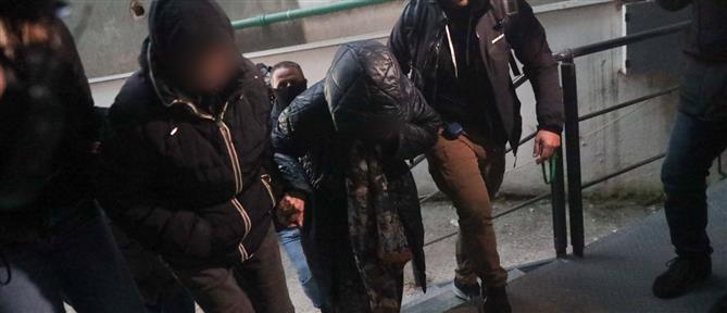 ΟΠΕΚΕΠΕ: Ελεύθερη με περιοριστικούς όρους η μητέρα του φερόμενου ως αρχηγού του κυκλώματος