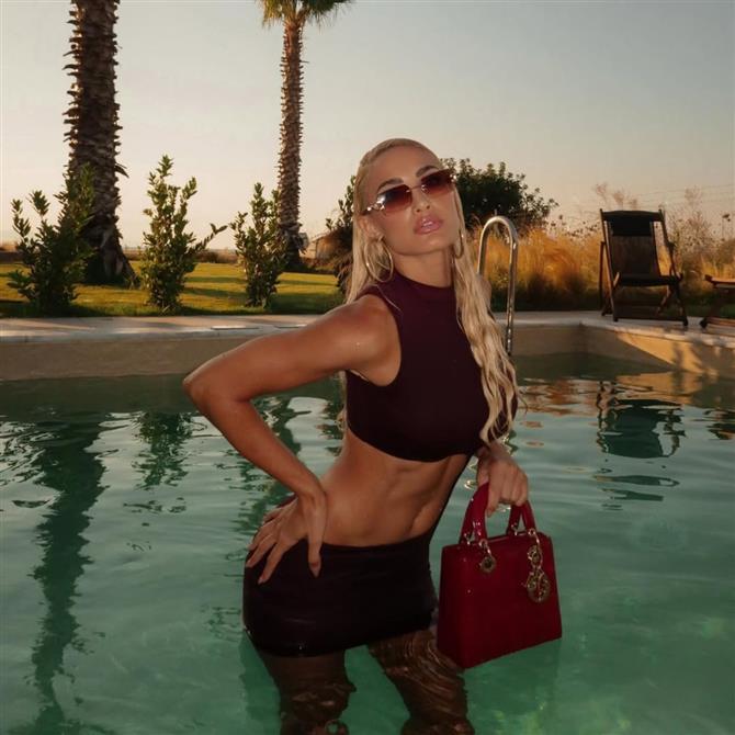 Ιωάννα Τούνη: Η τρυφερή φωτογραφία αγκαλιά με τον γιο της - "Το ασφαλές του μέρος και το δικό μου"