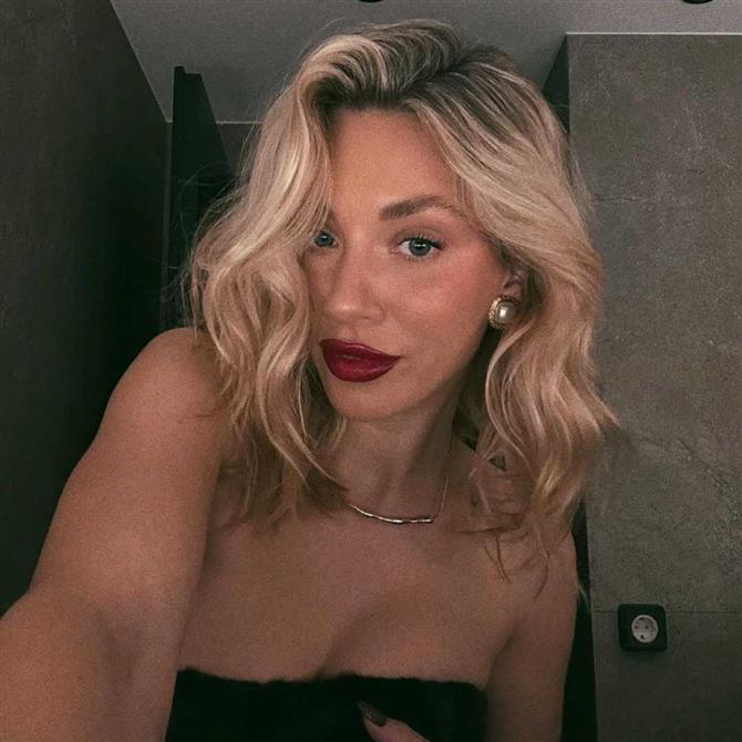 Γαρυφαλλιά Καληφώνη: "Ήρθε ένας πιτσιρικάς και μου είπε ότι είμαι από τις καλύτερες μιλφάρες που έχει δει, σοκαρίστηκα"