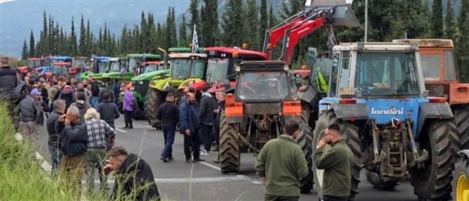 Σε τέσσερα σημεία παραμένει αποκλεισμένη η εθνική οδός Αθηνών-Λαμίας