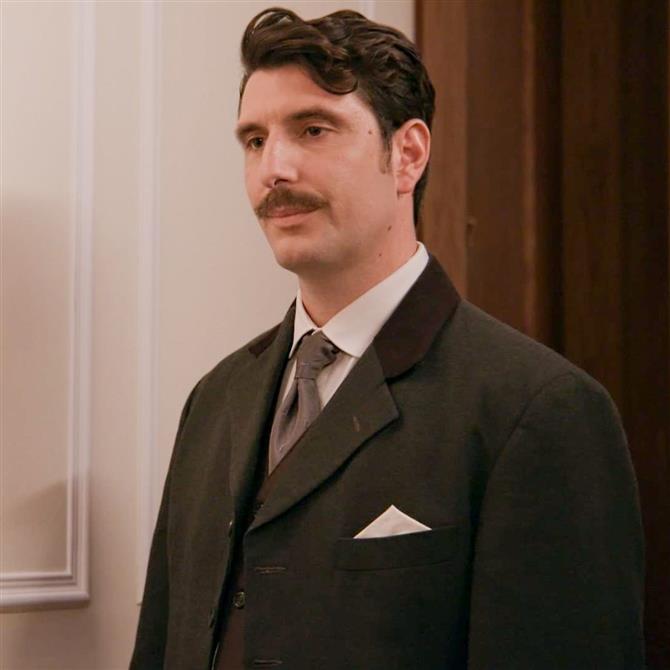 Grand Hotel: Εκτός εαυτού ο Ρήγας, κάνει σκηνή ζηλοτυπίας στην Κυβέλη